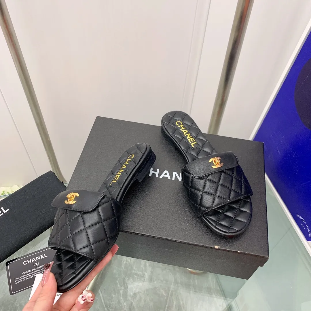 👟👟Ex-factory price 360👟👟 Women's Shoe Factory Chanel/Chanel 2022 Spring and Summer New Flat Slippers Original 1:1 Development Counter Quality Exclusive Mold Customization Logo Available for Inspection at All Counters on the Internet Very Comfortable on the Feet and Feels Great! ✔️Fabric: Italian imported sheepskin + original hardware buckle ✔️Inner lining: The feet are made of imported sheepskin ✔️Outsole: Italian imported genuine leather outsole ✔️Number of yards: 35-40 (41 can be customized)